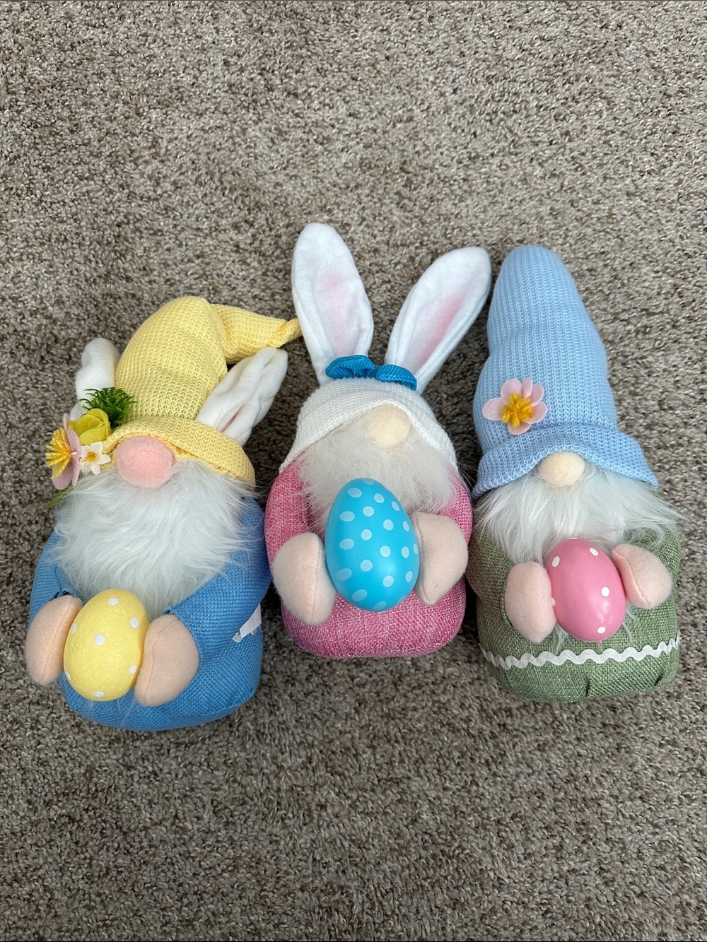Easter gnome decor